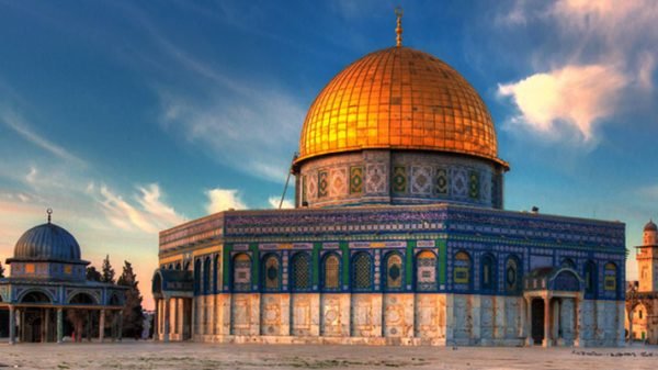 ফিলিস্তিনে আল-আকসা মসজিদ বন্ধ করে দিল ইসরায়েল