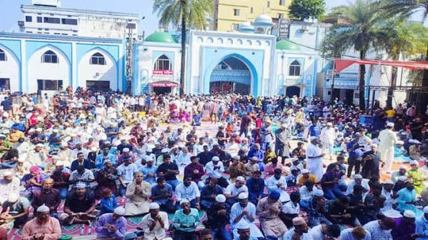 সিলেটে মসজিদে ফিলিস্তিনের মুসলমানদের জন্য প্রার্থনা