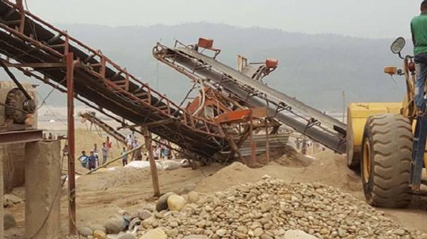 সিলেটে ক্রাশার মেশিন থেকে পাথর ছিটকে পড়ে শ্রমিক নিহত