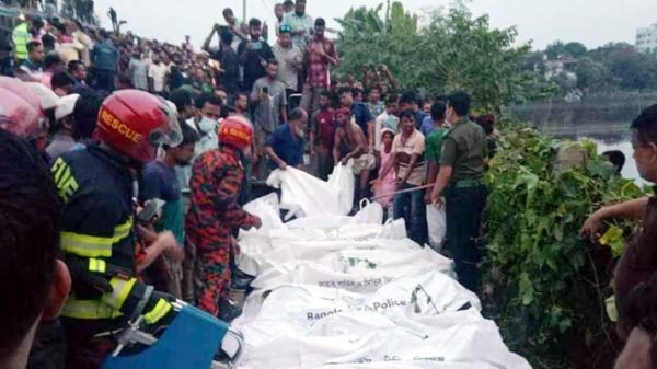 মালবাহী দুই ট্রেনের সংঘর্ষ, এ পর্যন্ত ২৪ জনের ম*র*দে*হ উদ্ধার