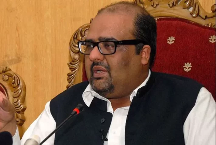 এসিড হামলার শিকার ইমরান খানের সাবেক উপদেষ্টা