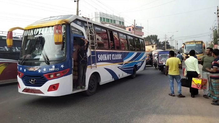 অবরোধের দ্বিতীয় দিনে বেড়েছে যান চলাচল
