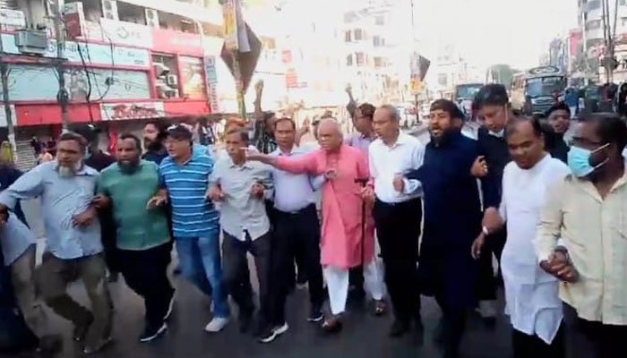 অবরোধ সমর্থনে রামপুরায় রিজভীর নেতৃত্বে মিছিল