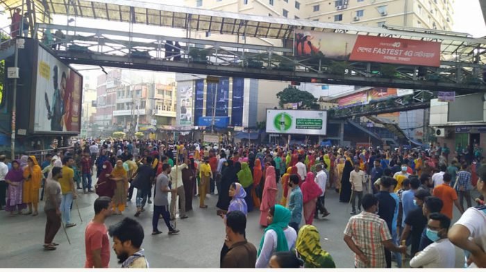 শ্রমিক আন্দোলনে উত্তাল মিরপুর, বন্ধ যান চলাচল