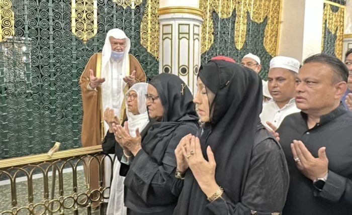 নবীজির রওজা মোবারক জিয়ারত করলেন প্রধানমন্ত্রী