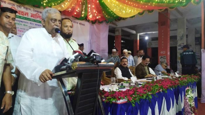 ‘আগুন দিতে এলে গজা‌রি লা‌ঠি দিয়ে পি‌টিয়ে ঠান্ডা করে দেবেন’