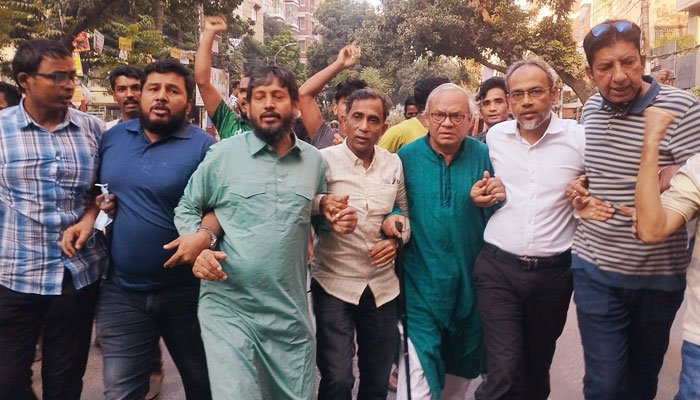 রাজধানীতে রিজভীর নেতৃত্বে সড়ক অবরোধ ও বিক্ষোভ