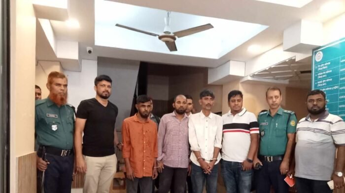 ‘মিরপুরে রাতে ১২ গাড়িতে আগুন দেওয়ার টার্গেট ছিল’