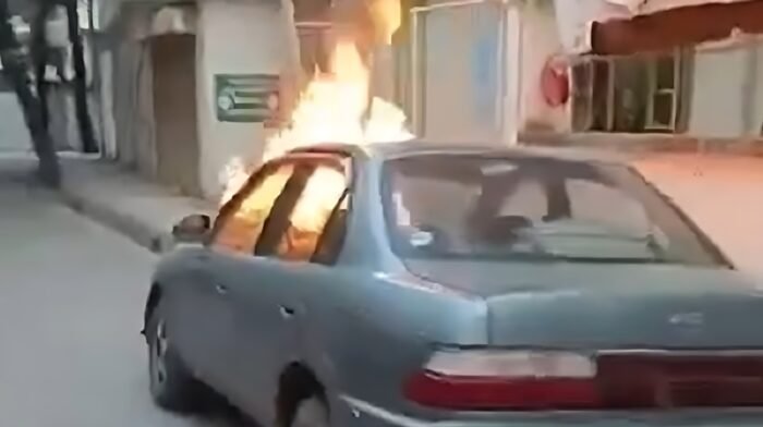 সাতসকালে ধানমন্ডিতে প্রাইভেট কারে আগুন