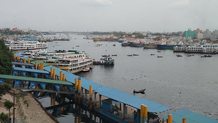 বরিশালে ২০ ঘণ্টা পর লঞ্চ চলাচল শুরু