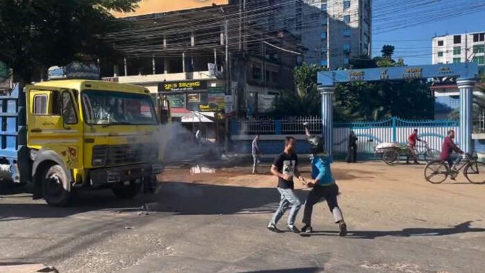 সিলেটে গাড়ি ভাঙচুর-ককটেল বিস্ফোরণ