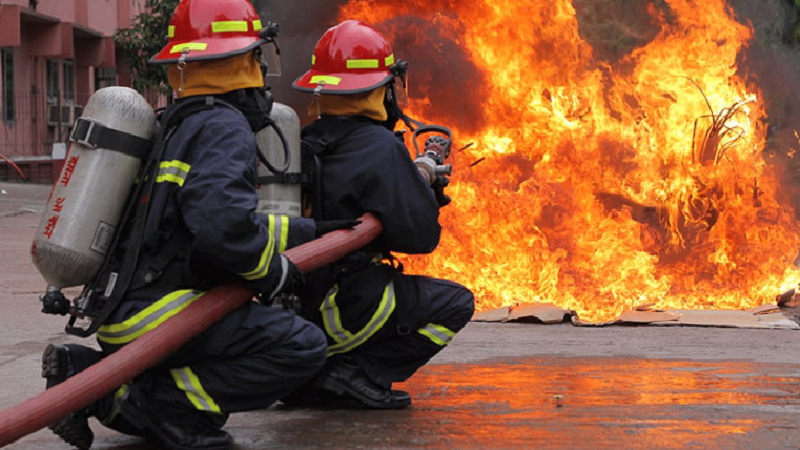 রাজধানীর মৌচাকে গোল্ডেন প্লাজায় আগুন