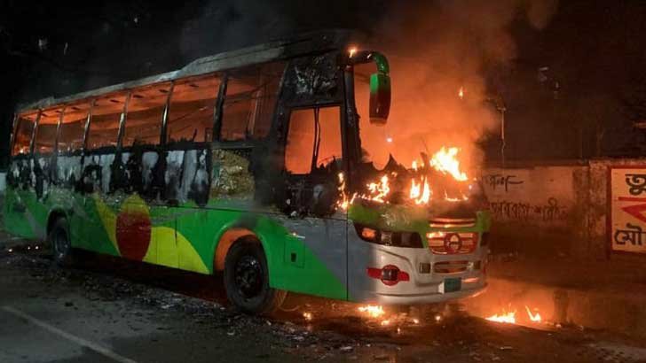 টাঙ্গাইলে যাত্রীবাহী বাসে আগুন