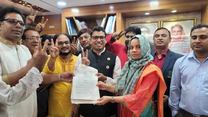 নাটোর-৩ আসনে মনোনয়নপত্র জমা দিলেন প্রতিমন্ত্রী পলক