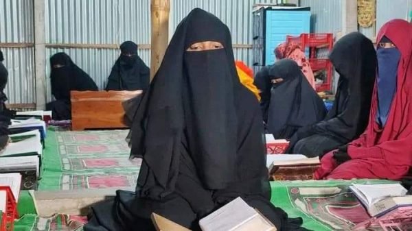 মাত্র ৮৭ দিনে পবিত্র কোরআনের হাফেজা হলো সুমাইয়া