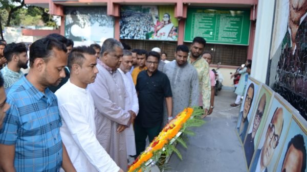 জেল হত্যা দিবসে জাতীয় চার নেতার প্রতিকৃতিতে মেয়র আনোয়ারুজ্জামানের শ্রদ্ধা