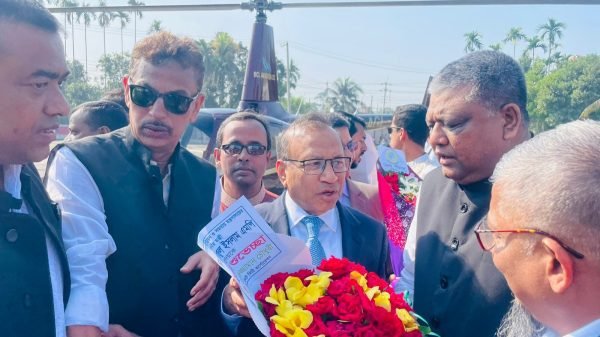 স্থানীয় সরকার মন্ত্রীকে সিসিক মেয়রের ফুলেল শুভেচ্ছা