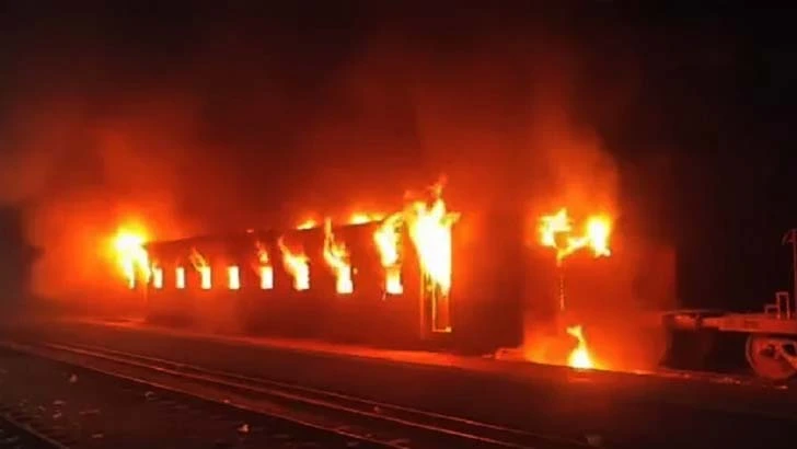 হরতাল ঘিরে সারাদেশে ১১ যানবাহনে আগুন