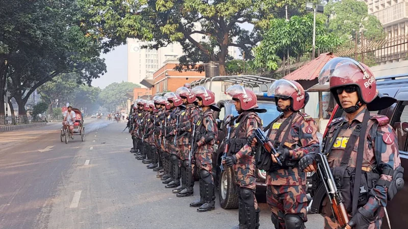 দেশজুড়ে আইনশৃঙ্খলা রক্ষায় র‍্যাবের ৪৪২ টহল দল