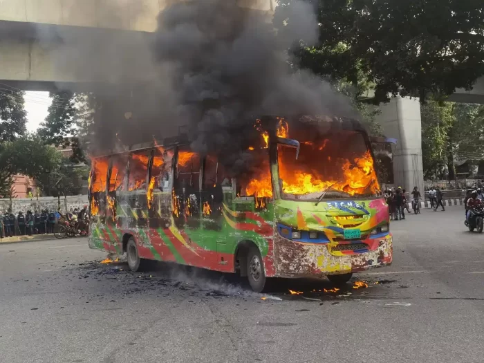২৭ ঘণ্টায় ১৩ যানবাহনে আগুন
