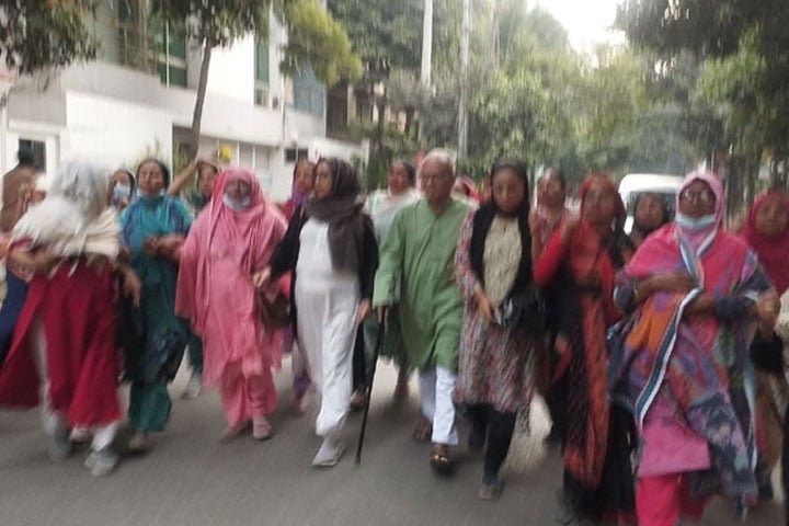 রিজভীর নেতৃত্বে রাজধানীতে মহিলা দলের বিক্ষোভ