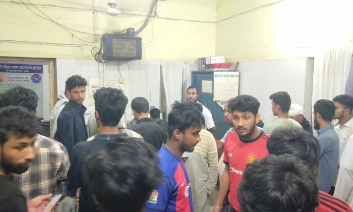 কুমিল্লা ভিক্টোরিয়ার ছাত্রদের ওপর শ্রমিকদের হামলা, আহত ১২