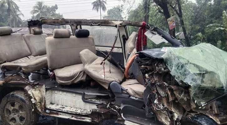 গোপালগঞ্জে বাস-মাইক্রোবাস সংঘর্ষে ব্যবসায়ী নিহত, স্ত্রী-সন্তান আহত