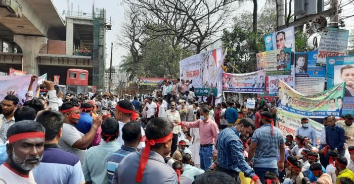 বিএনপির নেতাকর্মীরা প্রেস ক্লাবে জড়ো হচ্ছেন