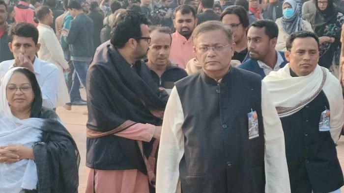 দেশে এখনো সাম্প্রদায়িক রাজনীতি হয়