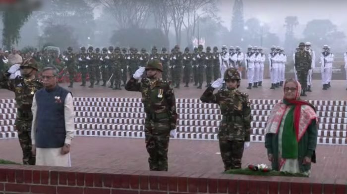 বিজয় দিবসে বীর শহীদদের প্রতি রাষ্ট্রপতি-প্রধানমন্ত্রীর শ্রদ্ধা