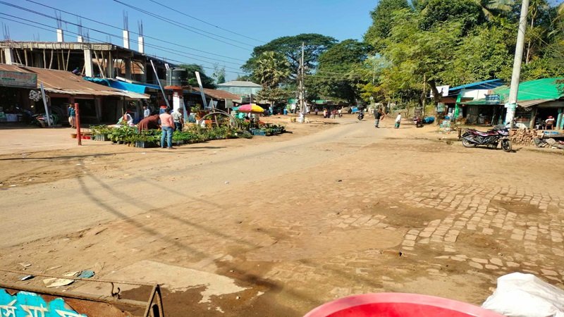 চার নেতাকে হত্যার প্রতিবাদে খাগড়াছড়িতে ইউপিডিএফের অবরোধ চলছে