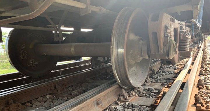 মাধবপুরে তেলবাহী ট্রেনের বগি লাইনচ্যুত