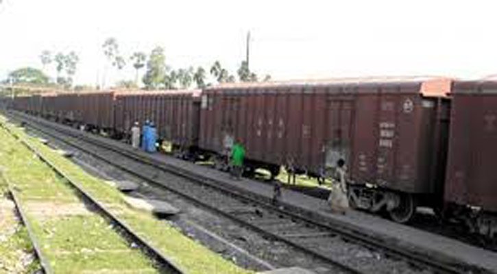 রাজধানীতে মালবাহী ট্রেনের ৫ বগি লাইনচ্যুত