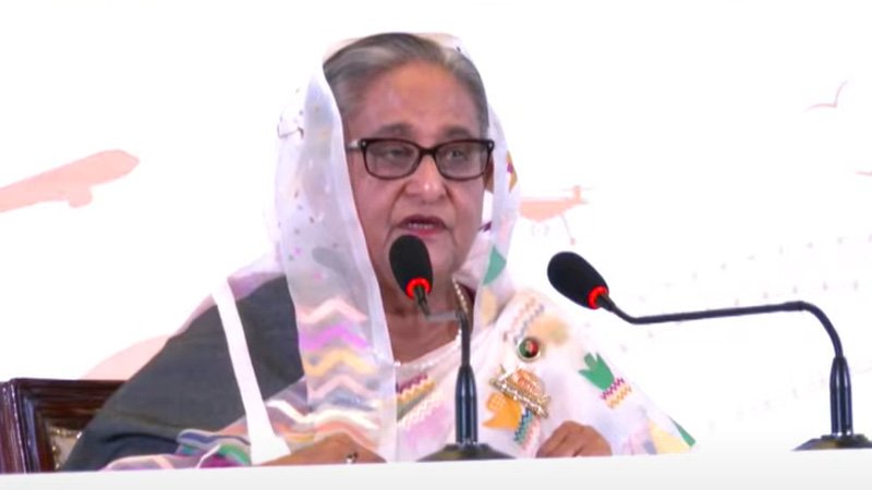 স্মার্ট বাংলাদেশ বিনির্মাণের ইশতেহার ঘোষণা করছেন শেখ হাসিনা
