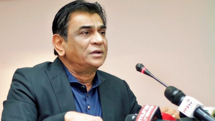 অস্ত্রোপচার কক্ষে কাজী সালাউদ্দিন