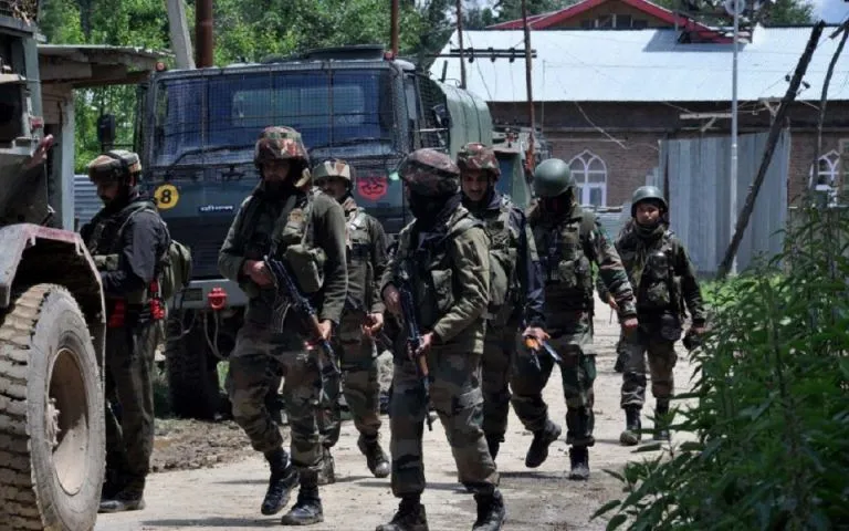 কাশ্মিরে বিচ্ছিন্নতাবাদীদের সঙ্গে সংঘর্ষে ৫ ভারতীয় সেনা নিহত