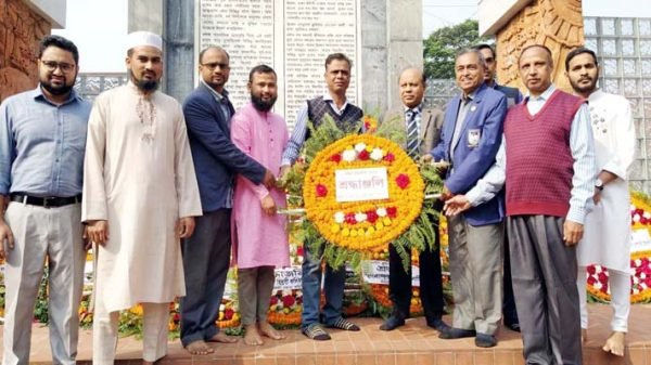 শহীদ বুদ্ধিজীবী দিবসে দি এইডেড হাই স্কুলের শ্রদ্ধাঞ্জলি অর্পন