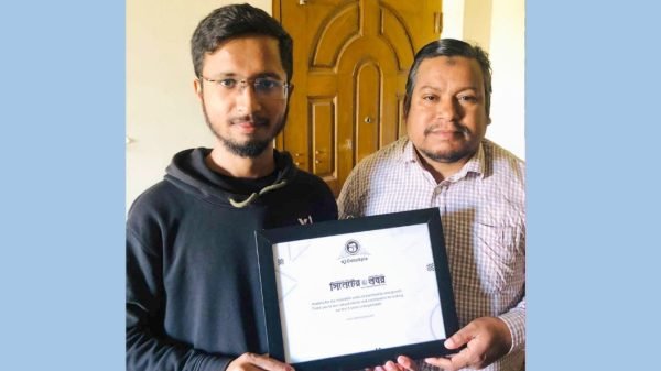 সাংবাদিকতায় ডাটাএক্সপাই’র সম্মাননা পেলেন গোলজার