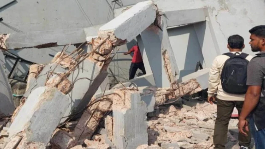 চট্টগ্রাম বন্দরে ভেঙে পড়ল ওয়াচ টাওয়ার, আনসার সদস্য আহত