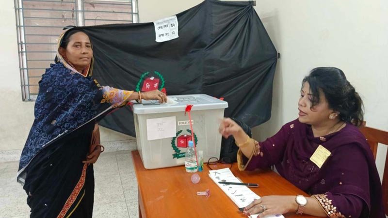 ময়মনসিংহ-৩ আসনের স্থগিত কেন্দ্রে চলছে ভোটগ্রহণ