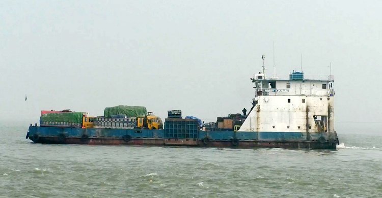 সাড়ে ছয় ঘণ্টা পর শরীয়তপুর-চাঁদপুরে ফেরি চলাচল শুরু