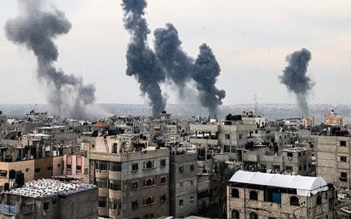 গাজায় রাতভর ইসরায়েলি হামলায় নিহত ১৫