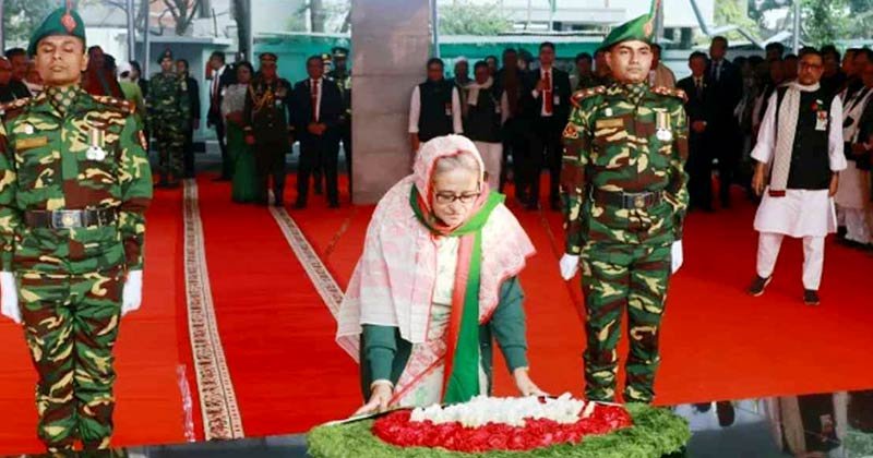 বঙ্গবন্ধুর প্রতিকৃতিতে প্রধানমন্ত্রীর শ্রদ্ধা