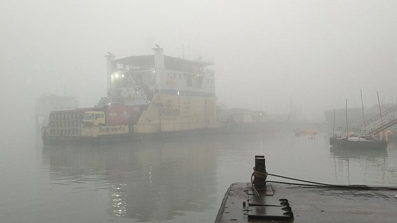 ঘন কুয়াশায় শরীয়তপুর-চাঁদপুর নৌরুটে ফেরি চলাচল বন্ধ