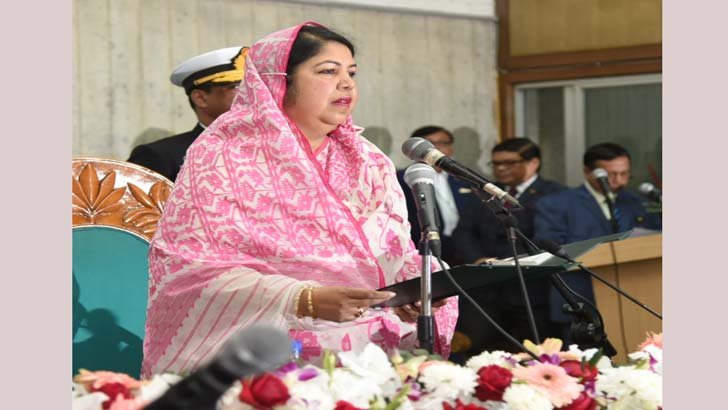 নিজেই নিজের শপথ নিলেন শিরীন শারমিন