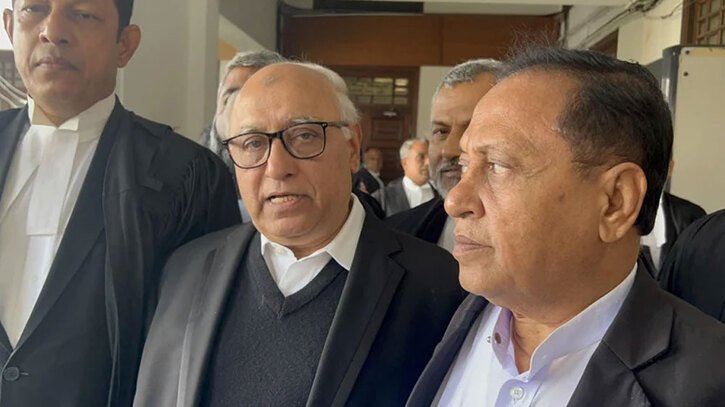 সুপ্রিম কোর্টে মামলা পরিচালনায় দুই আইনজীবীকে নিষেধাজ্ঞা