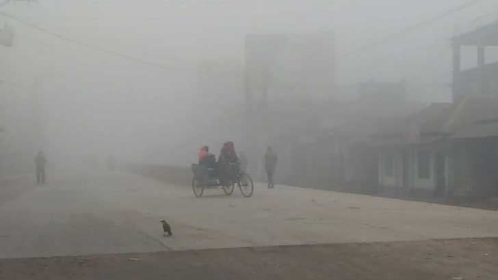 শীতে কাঁপছে সারা দেশ, দেখা নেই সূর্যের