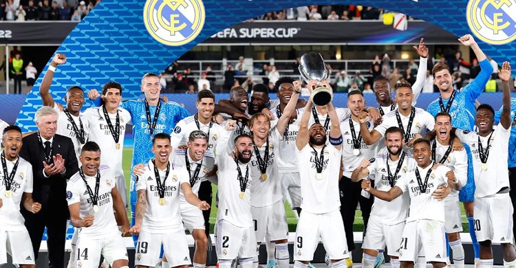 ভিনিসিয়াসের হ্যাটট্রিক, বার্সাকে উড়িয়ে বছরের প্রথম শিরোপা রিয়ালের