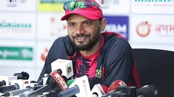 পরের বিপিএলেও খেলতে চান মাশরাফি