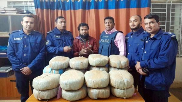 মাধবপুরে ৪০ কেজি গাঁজাসহ চালক গ্রেফতার